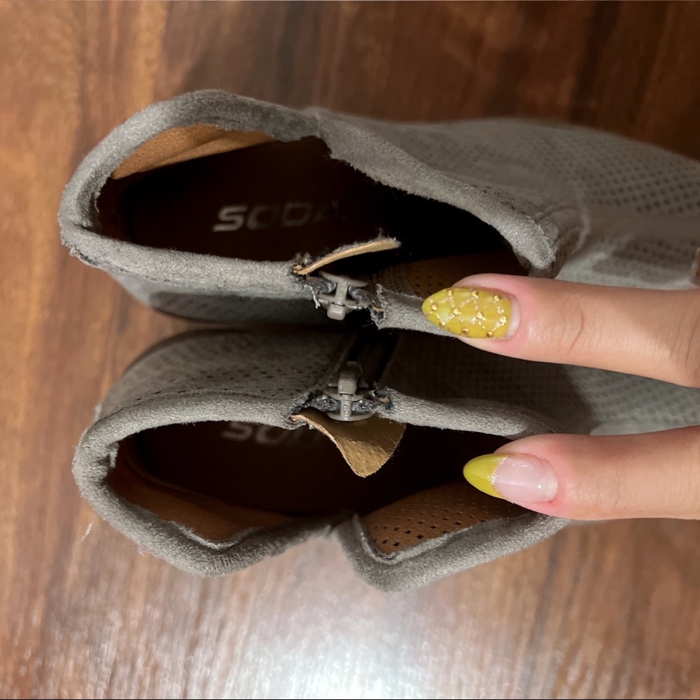Soda Olive Heeled Boots - Picture 3 of 5